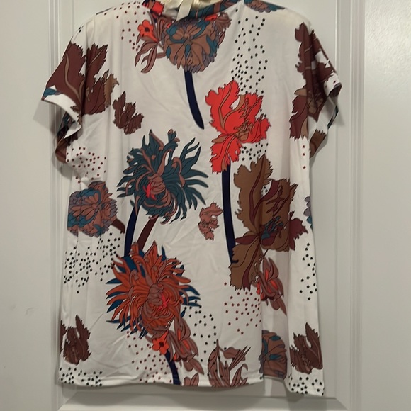 🌻Short Sleeve Floral Top🌻 - Picture 3 of 5